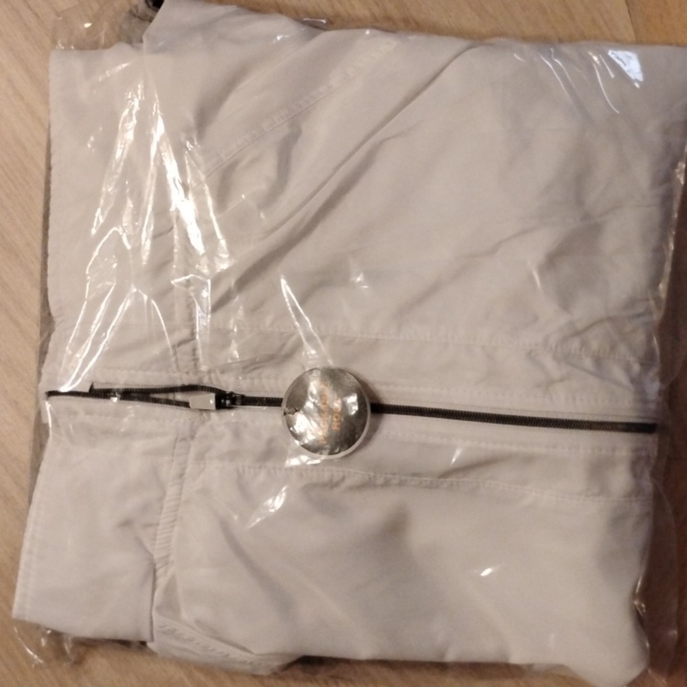 NWT - Avia Women's White and Gray Zip-Up Jacket - Picture 13 of 13